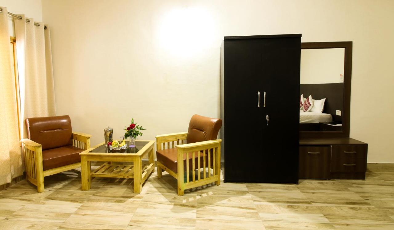 Chaman Vatika Hotel Kulu Buitenkant foto